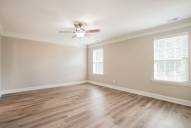 Building Photo - 170 Davelyn Ct