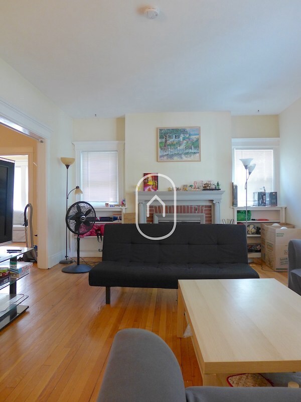 Building Photo - 17 Thorndike St