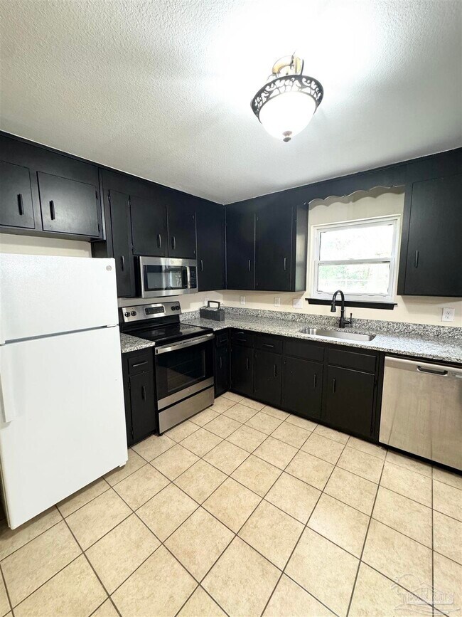 Building Photo - 9037 El Matador Dr