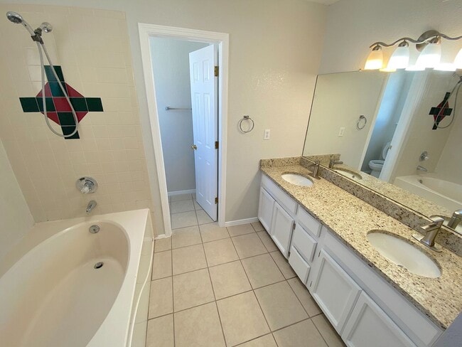 Building Photo - Beautiful North Hills Refrig A/C Home with Pool!