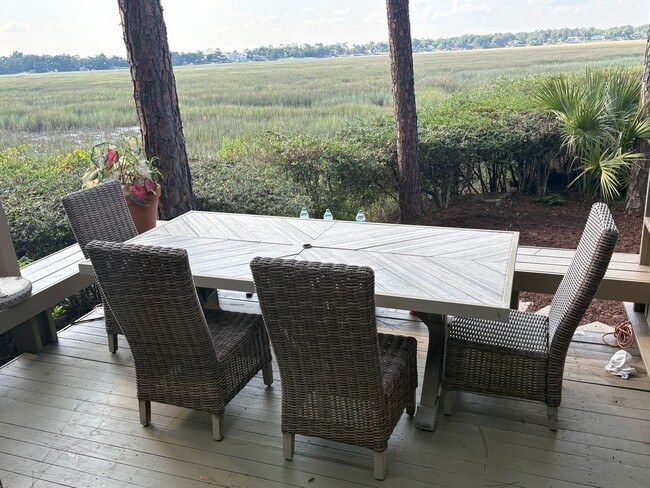 Building Photo - Beautiful Furnished Marsh Front Home - 6 mo Lease Term