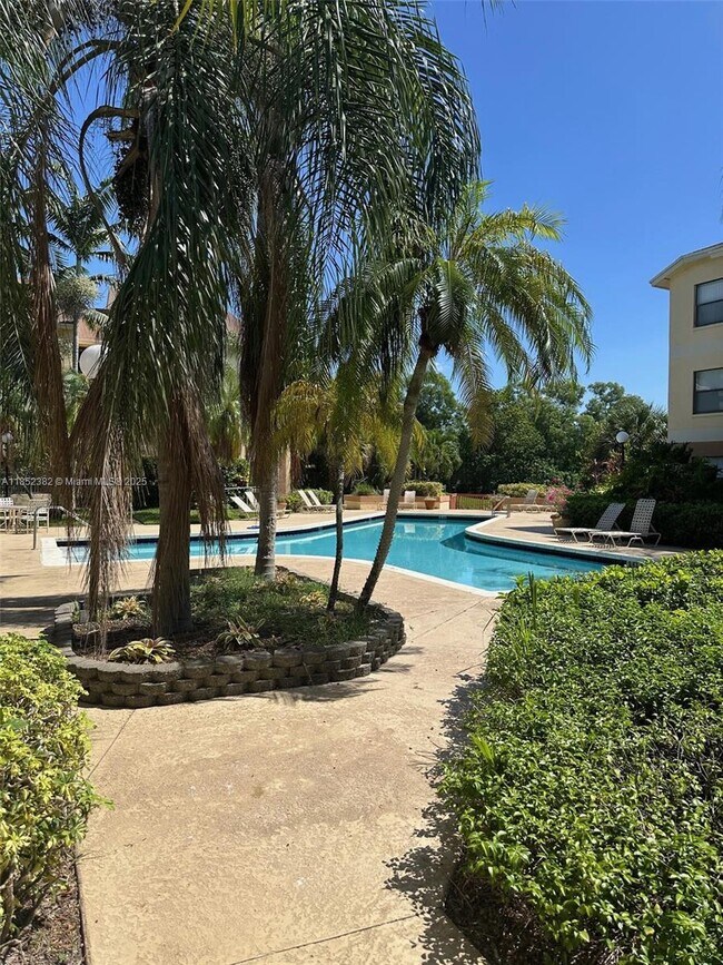 Building Photo - 9999 Summerbreeze Dr