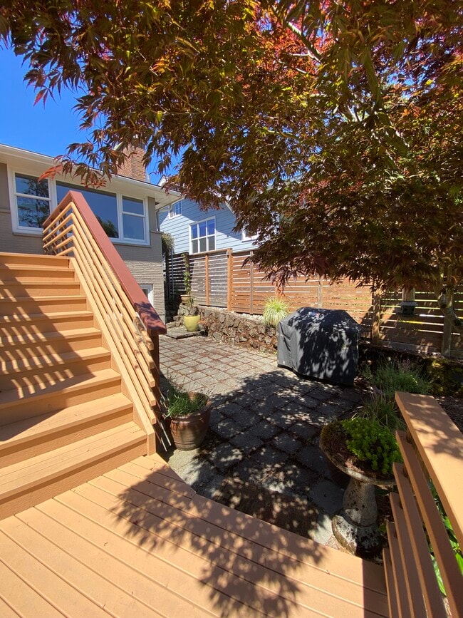 Building Photo - 4051 38th Ave SW