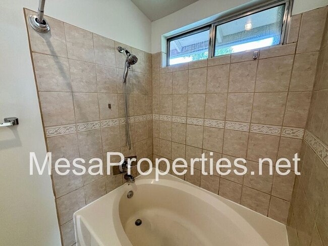Building Photo - 14925 Dandelion Ct