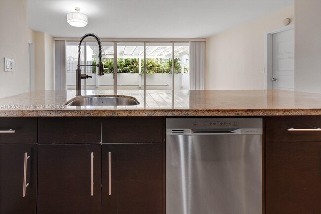 Building Photo - 7601 E Treasure Dr