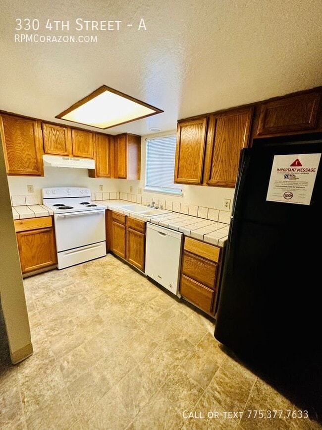 Building Photo - 330 4th St