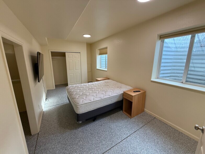 Building Photo - 930 Sugar Mill Ave