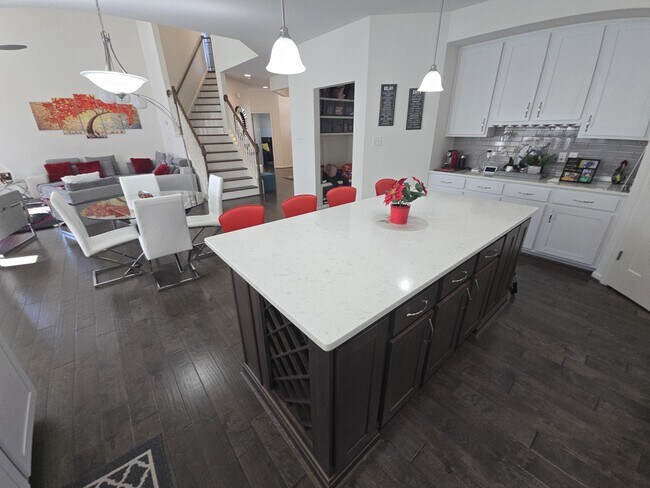 Building Photo - 1129 Flower St