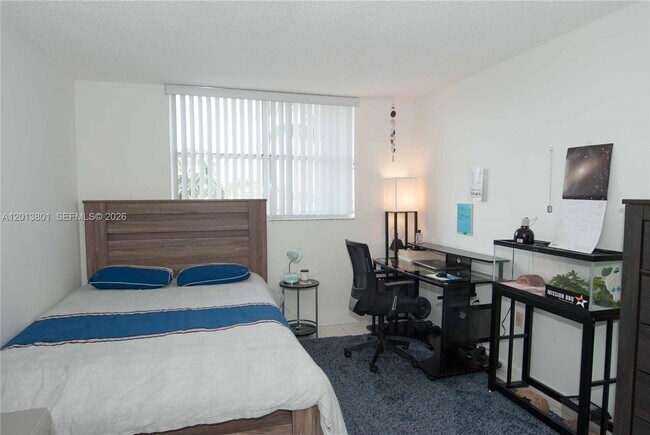 Building Photo - 210 Seaview Dr