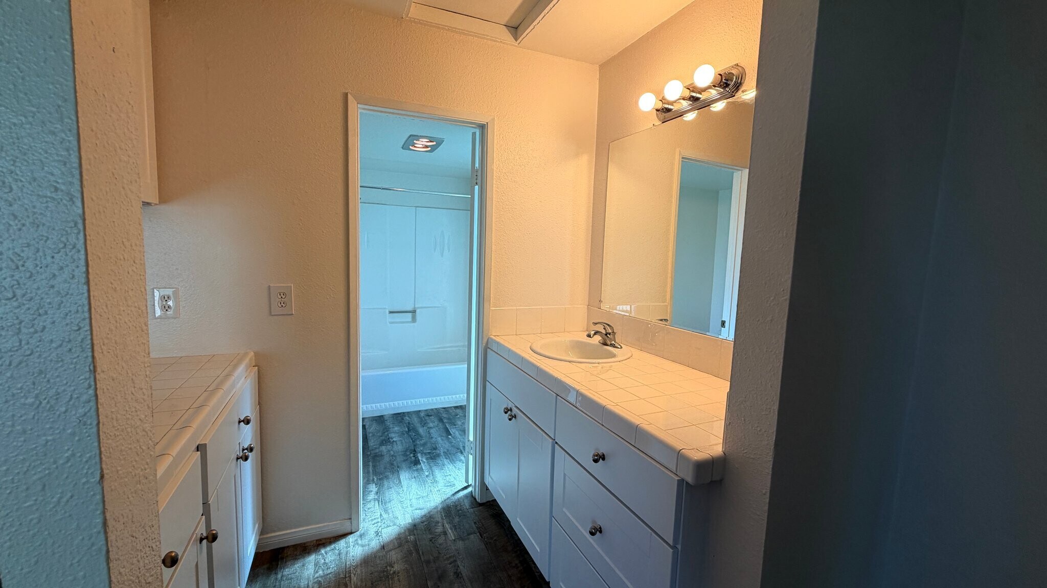 Building Photo - 5027 Guava Ave