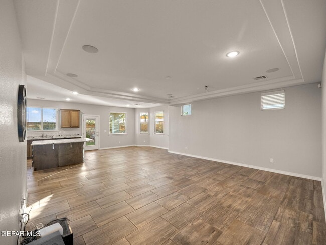 Building Photo - 5916 Hidden Acres Dr