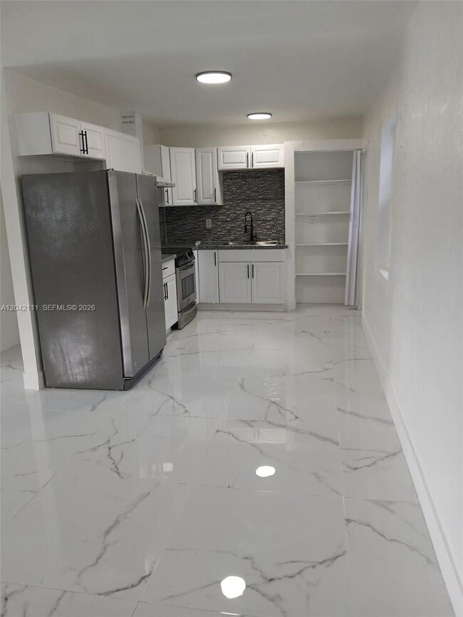 Building Photo - 560 NW 188th St