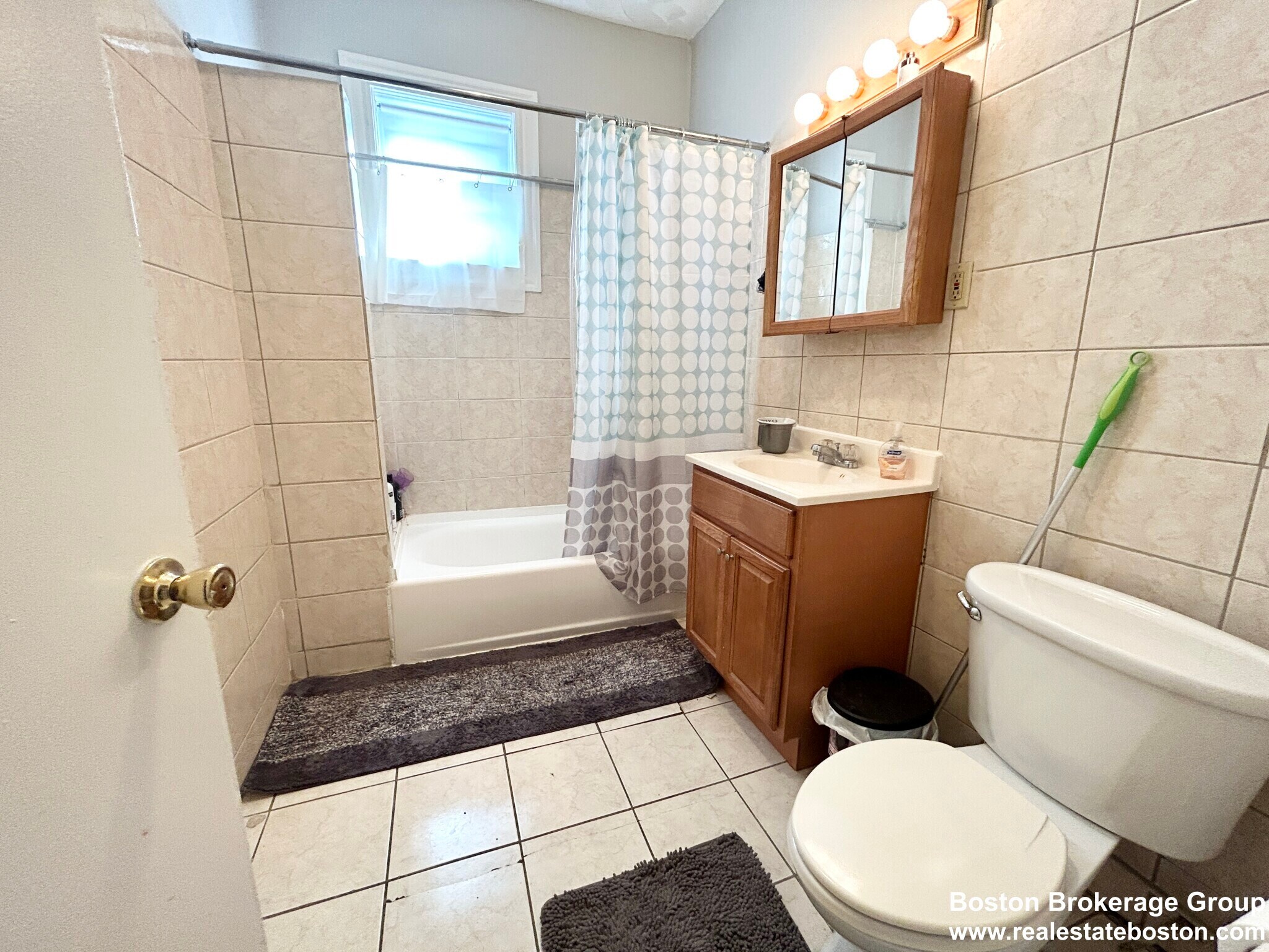 Building Photo - 157 E Cottage St