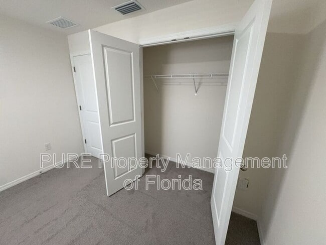 Building Photo - 618 SE 65th Terrace