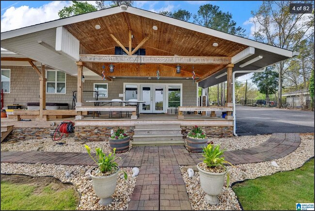 Building Photo - 146 Shore Dr