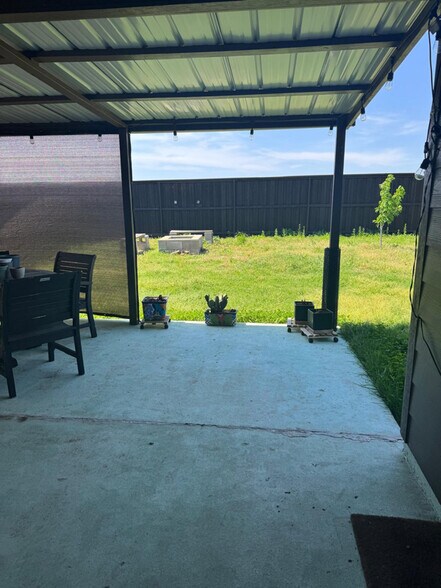 Building Photo - 4303 Pyramid Dr