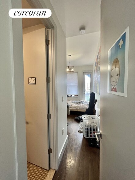 Building Photo - 376 Graham Ave