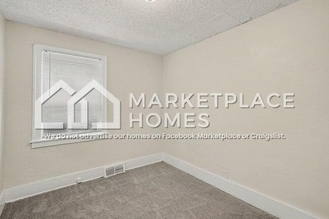 Building Photo - 15710 Northlawn St