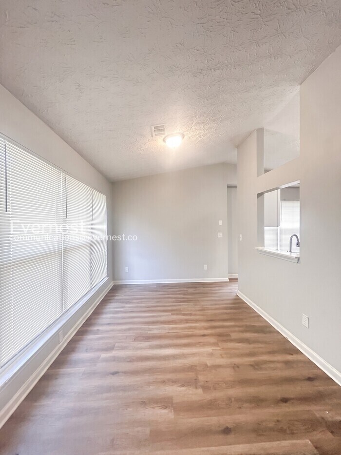 Building Photo - 2132 Briar Glen Ln SW