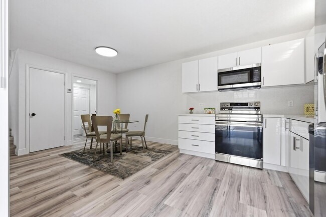 Building Photo - 1424 14th Terrace