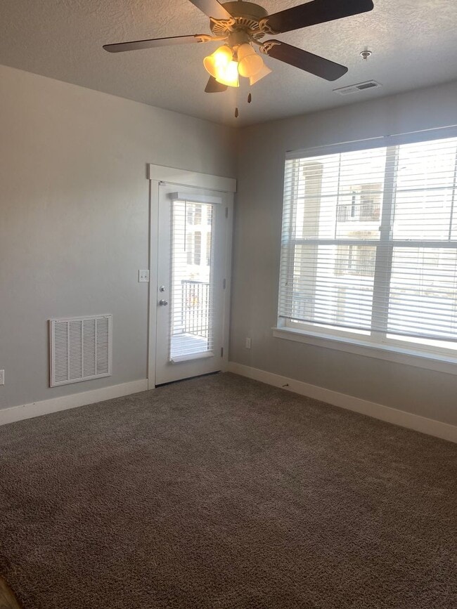 Building Photo - Beautiful 3 bed 2 bath townhome in Vineyard