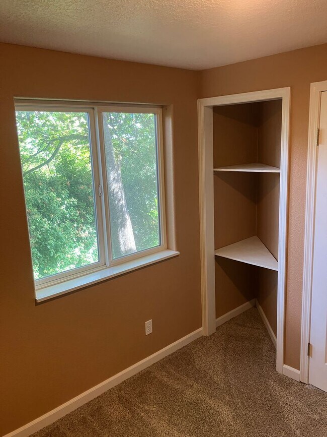 Building Photo - 3096 Deering Dr NW