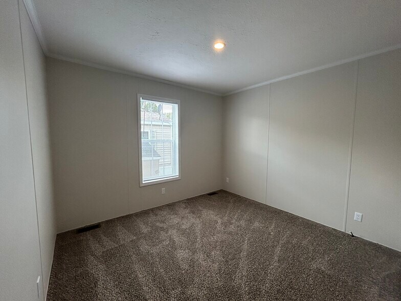 Building Photo - 2364 Maple Dr