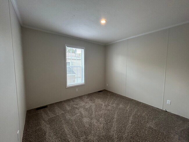 Building Photo - 2364 Maple Dr