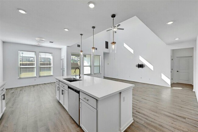 Building Photo - 6411 Velvet Leaf Ln