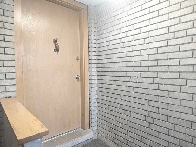 Building Photo - 863 N Northwest Hwy