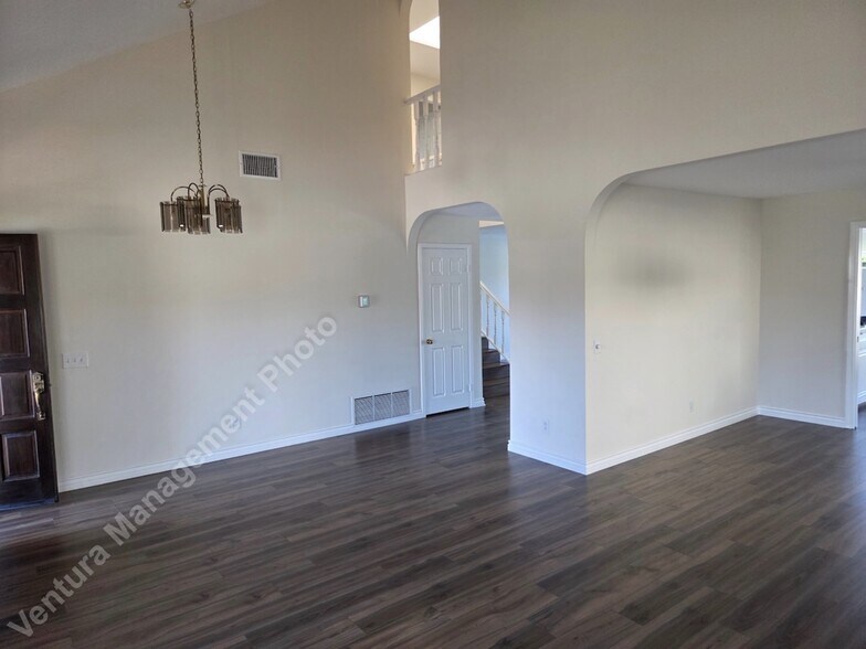 Building Photo - 725 Azure Hills Dr