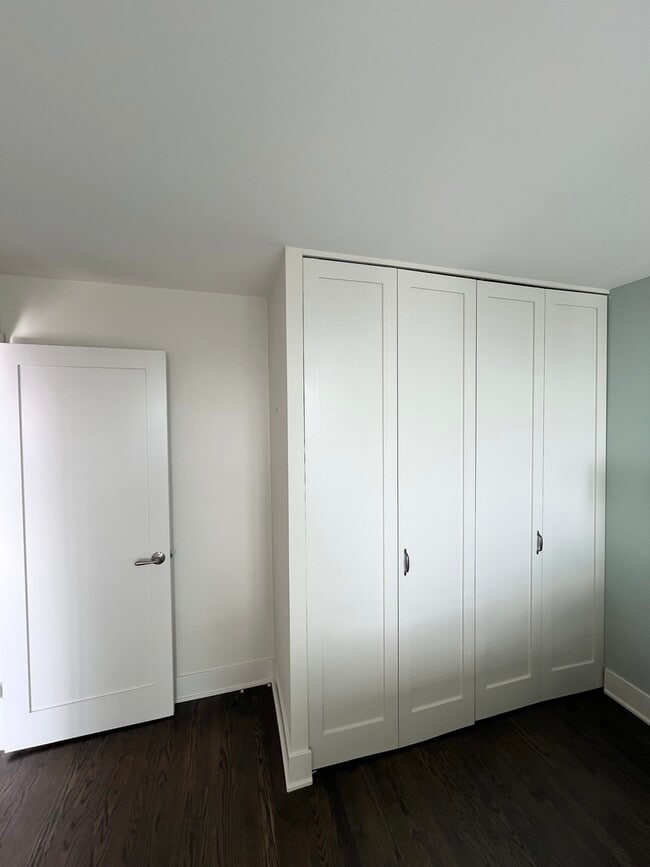 Building Photo - 2020 N Lincoln Park W