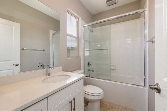 Building Photo - Modern Home in the Heart of Costa Mesa, 2 Bedroom, 2 Bath with all appliances and Garage