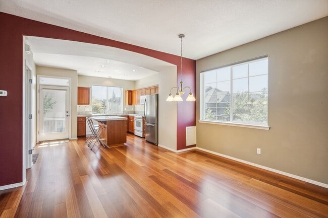 Building Photo - 16884 NW Shadow Hills Ln