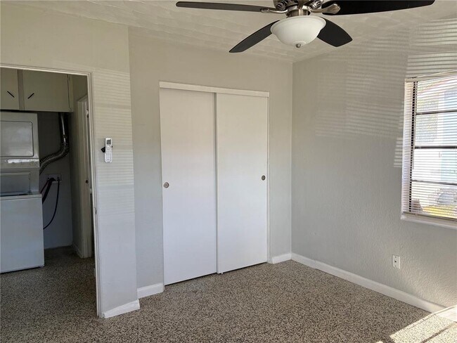 Building Photo - 219 21st St E