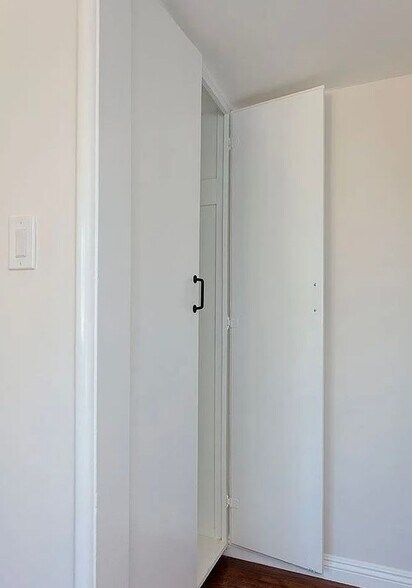 Building Photo - 2001 Linda Rosa Ct