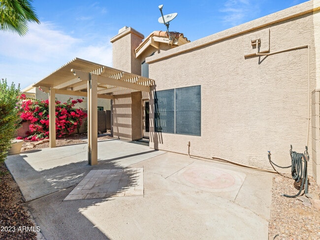 Building Photo - 2353 W Shawnee Dr