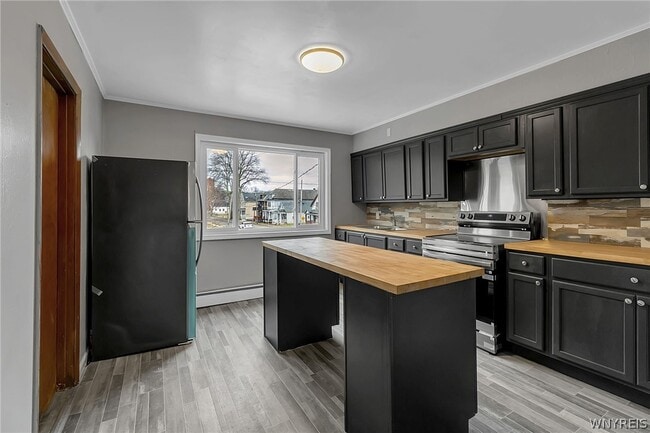 Building Photo - 629 Broadway St