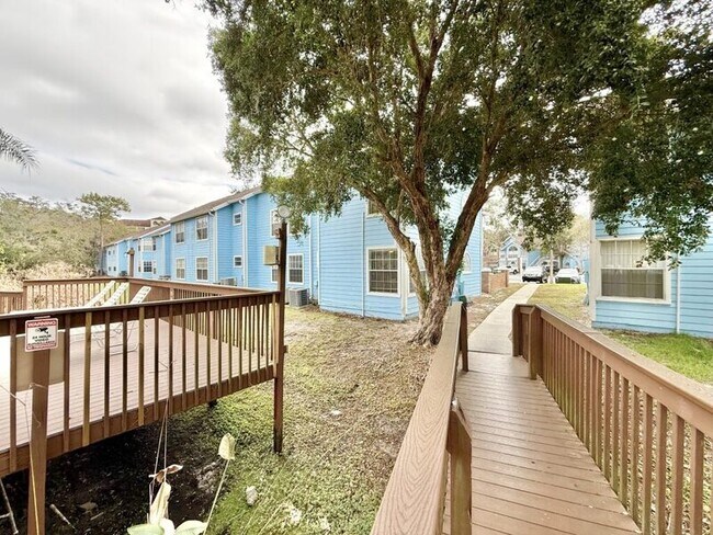 Building Photo - 2723 N Poinciana Blvd