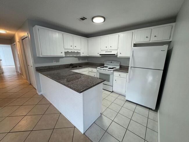 Building Photo - Gulf Breeze - Villa East - 3 bedroom, 2 ba...