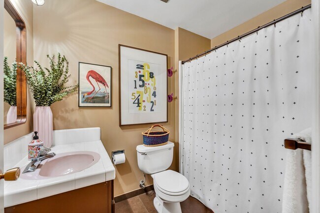 Building Photo - Renovated Mid Century Modern Home in the D...