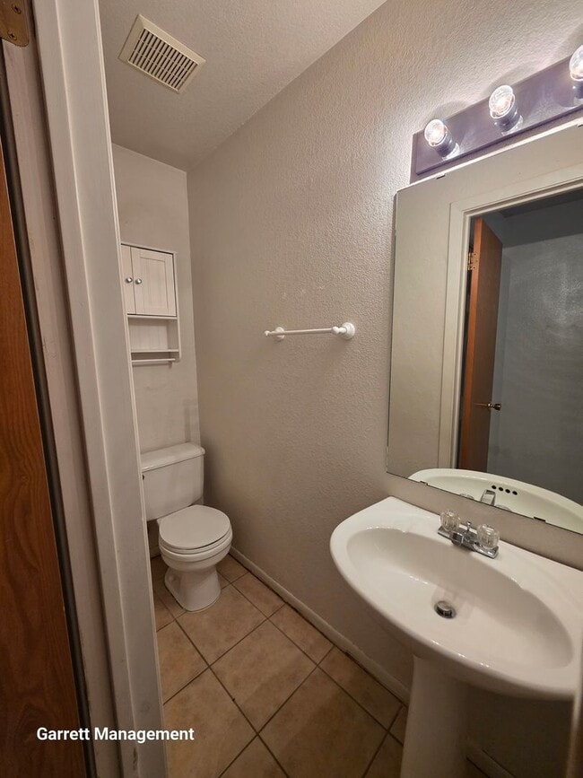 Building Photo - 1703 Taylor St