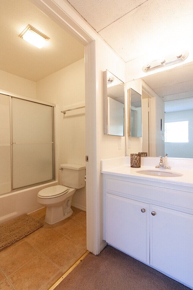 Building Photo - 10827 Morrison St