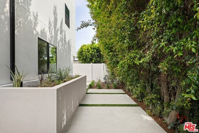 Building Photo - 5543 Calhoun Ave