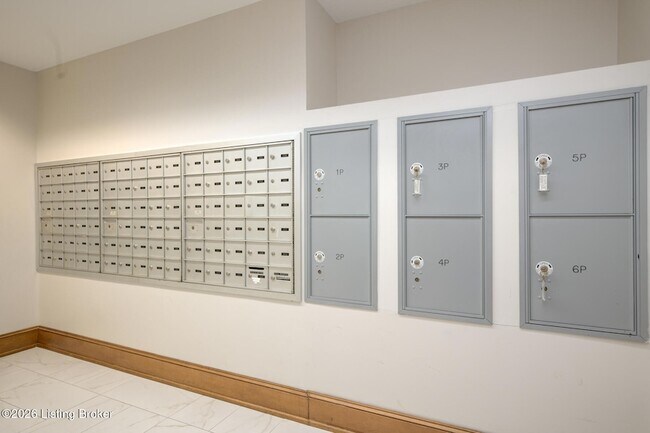 Building Photo - 1 Riverpointe Plaza