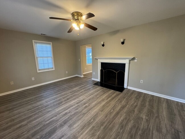 Building Photo - 2 Bedroom 1 Bathroom