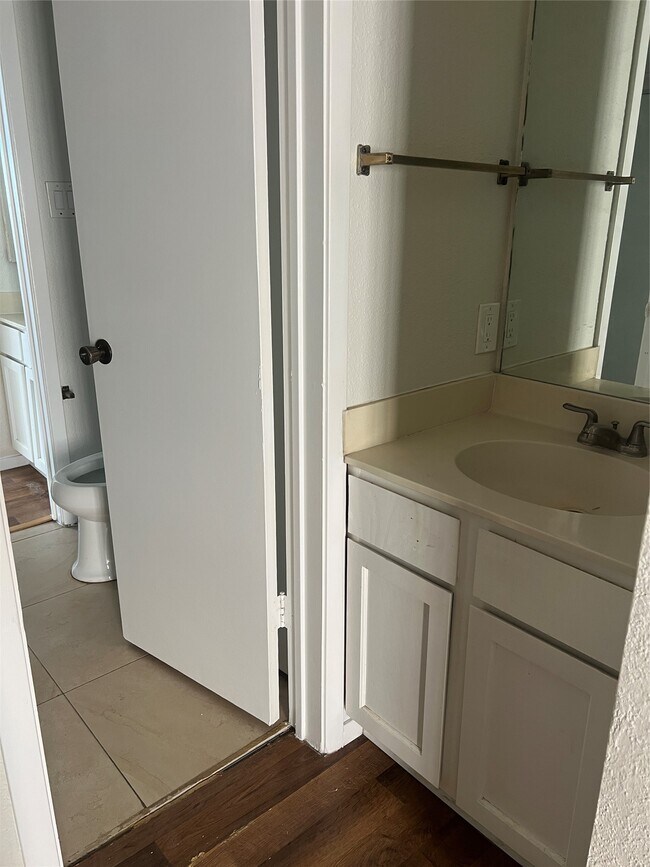 Building Photo - 6111 Beverly Hill St