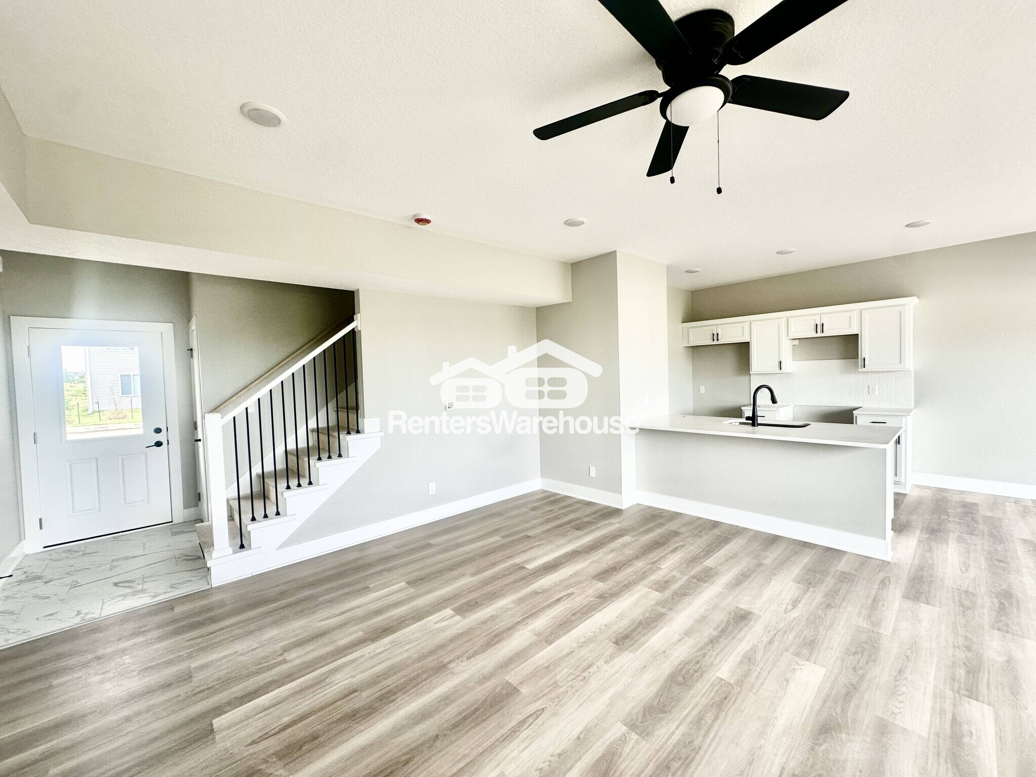 Building Photo - 7000 Lake Hill Dr