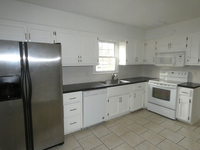 Building Photo - Beautiful Home in North Kansas City School District!