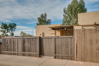 Building Photo - 460 N 64th Pl